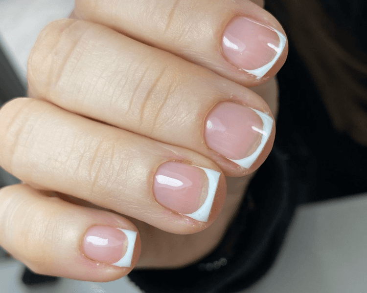 Reconstrucción uñas comidas + francesitas