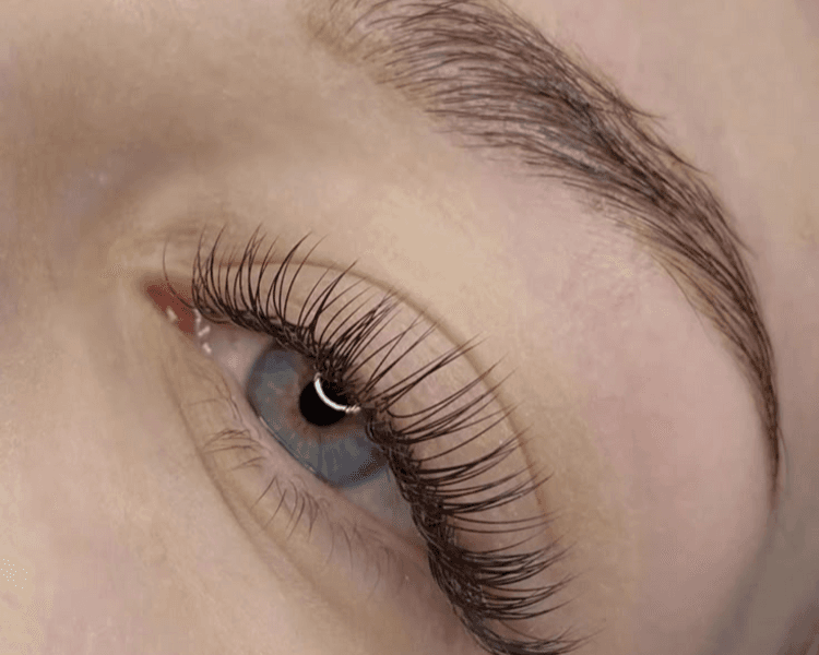 extenciones de pestañas clasicas