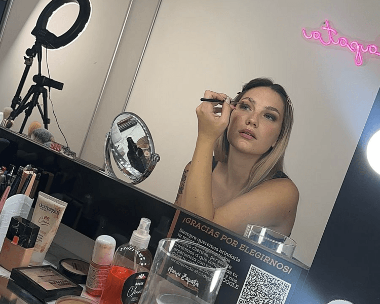 Clase de automaquillaje personalizada (Breve guía numerologica, consulta al oráculo y tarot)