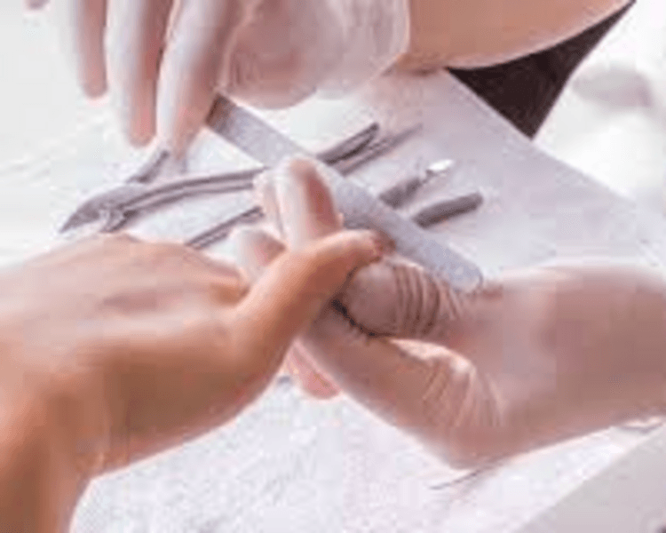 Embellecimiento de uñas (femenino)