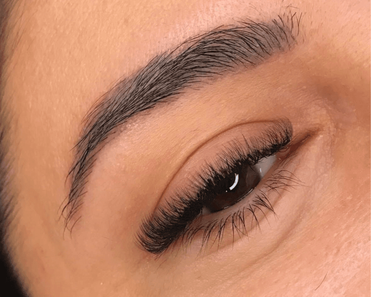 Extensión de pestañas 5D volume