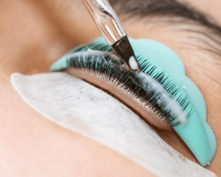 Lifting de Pestañas + Perfilado de Cejas