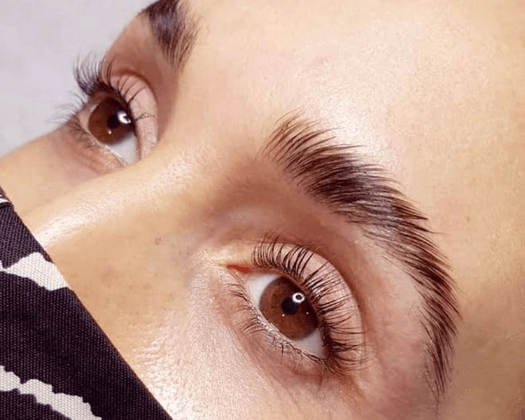 Laminado de cejas + perfilado + tinte