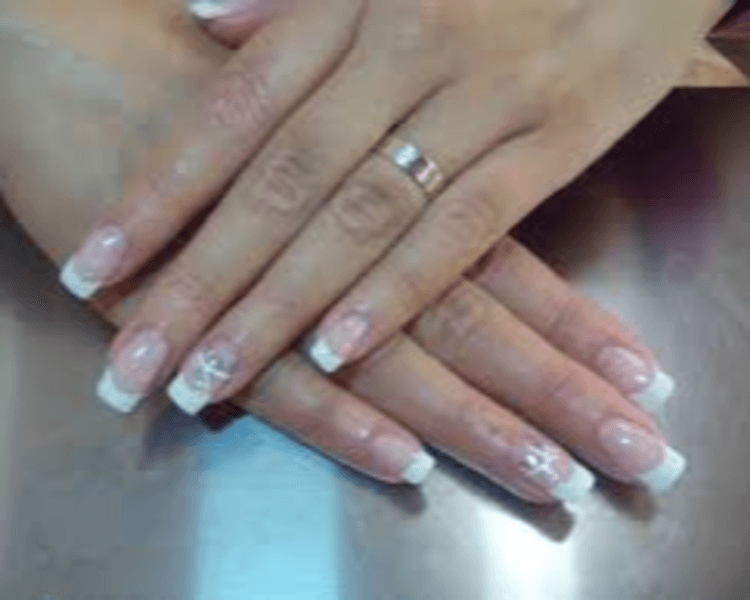 NAILS: ESCULPIDAS EN ACRILICO