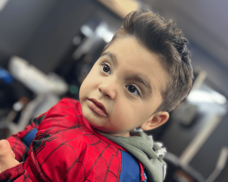 Corte de cabello y aplicación de cera, laca o polvo de textura (Ali)