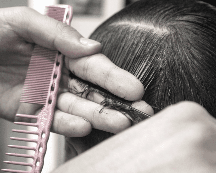 Corte de cabello con tijera