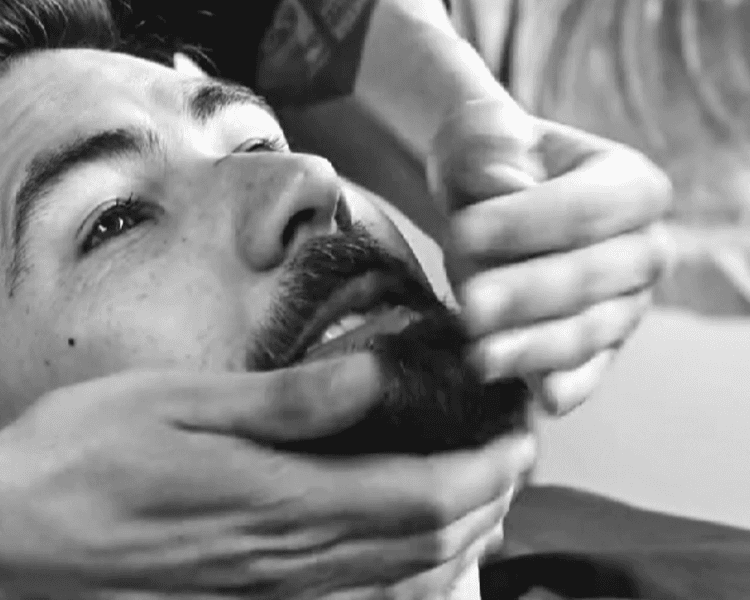 Corte de cabello + exfoliación facial