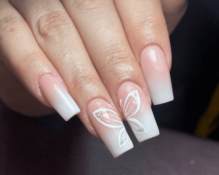 Uñas esculpidas en acrílico largo 3 y 4