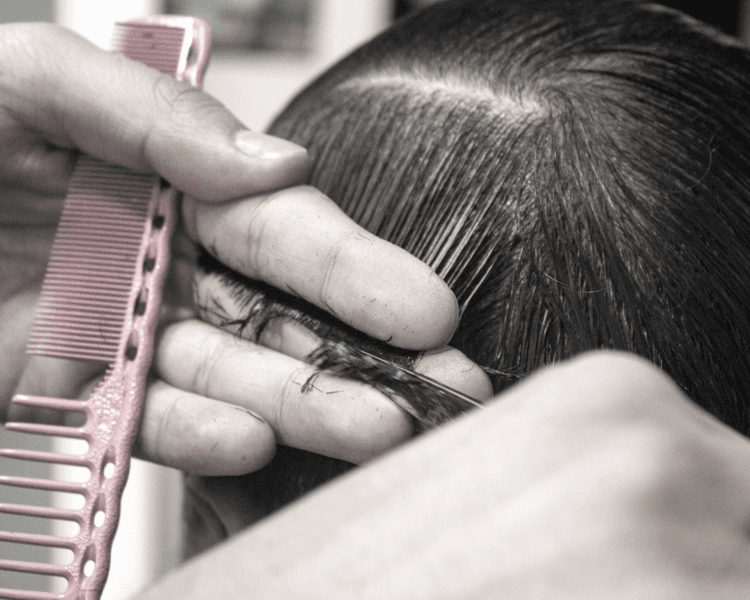 Corte de cabello con tijera + barba con toallas calientes + exfoliación facial