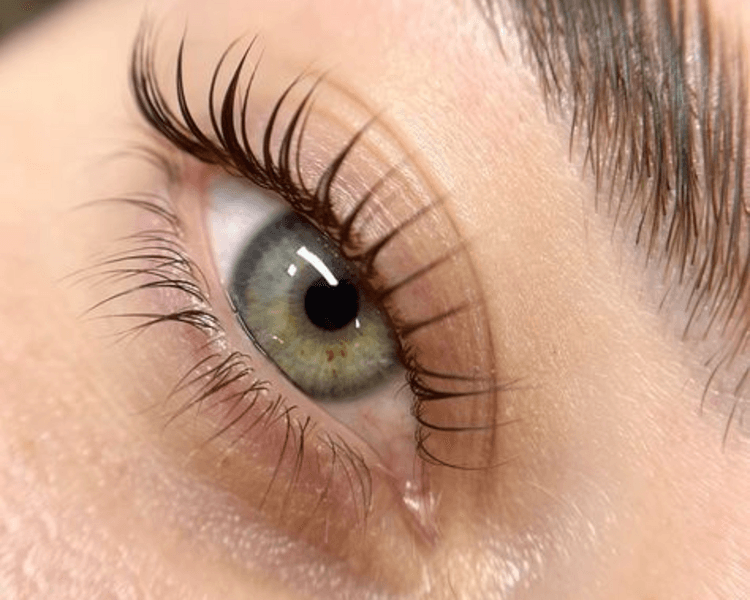 Lifting de pestañas (con tinte y nutrición)