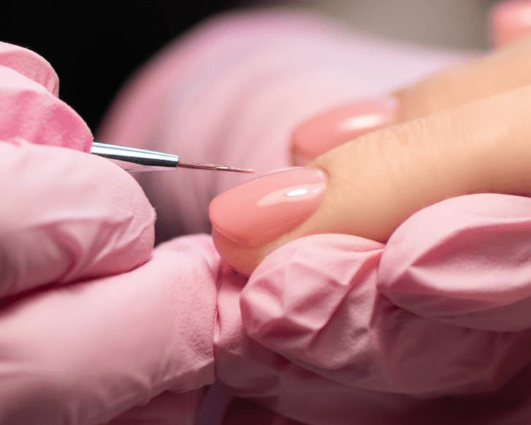 Arreglo de uña semipermanente