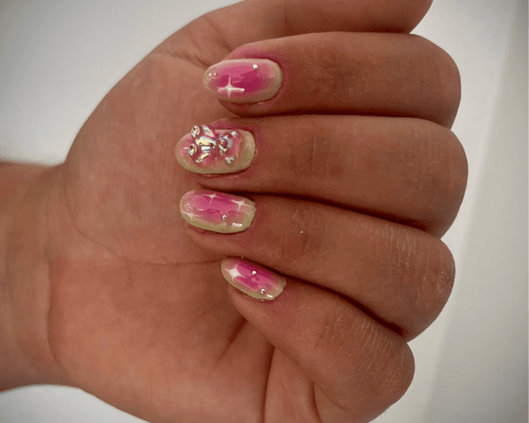 Capping Con diseño en todas las uñas más esmaltado semipermanente