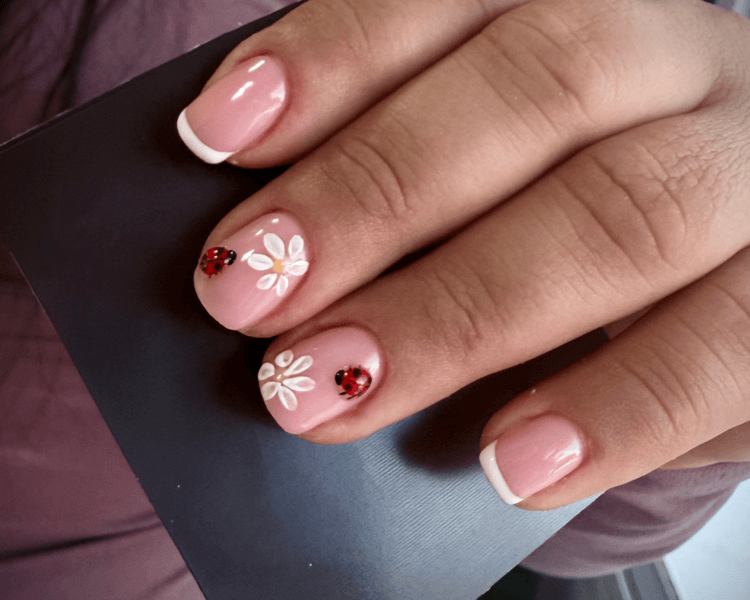 Semipermanente con diseño en más de 2 uñas