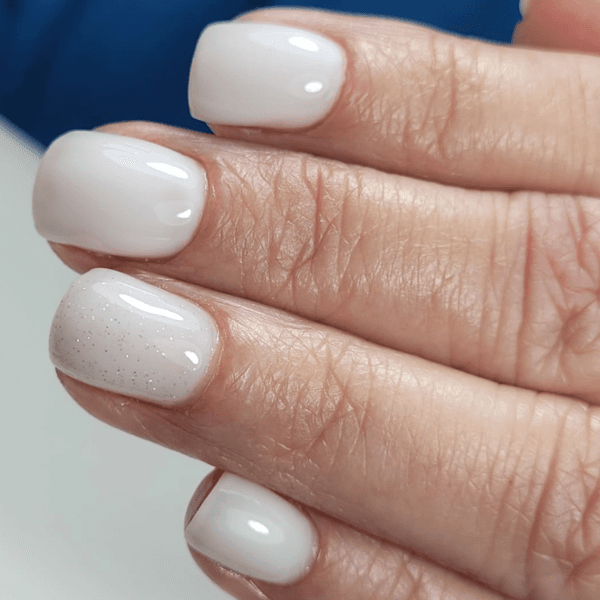 Manicure con nivelación y esmaltado permanente