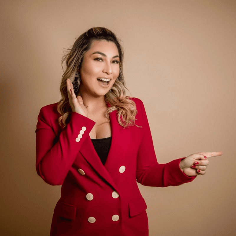 Dani Lash lifting photo