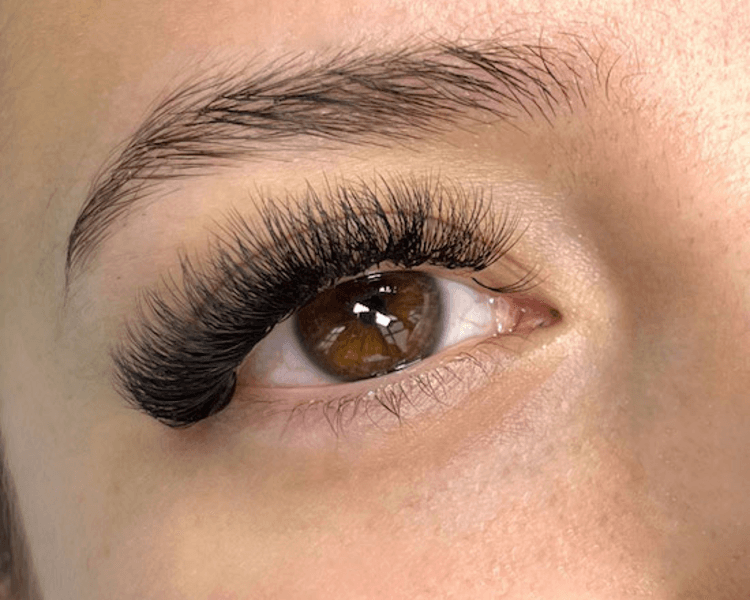 Extensiones de pestañas efecto brasileño