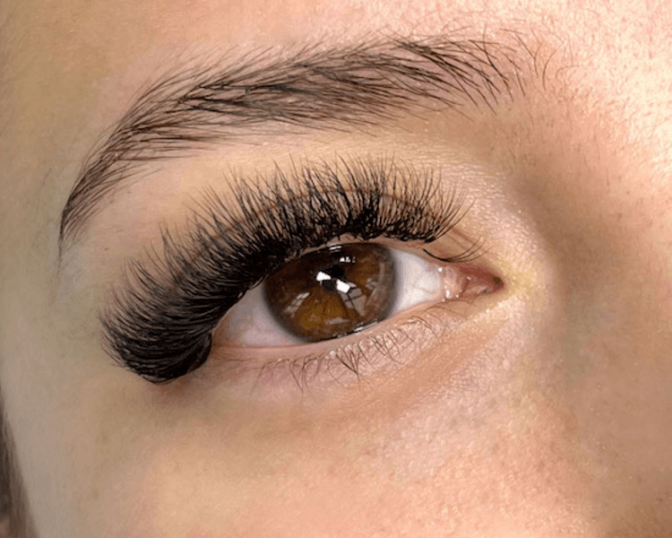 Extensiones de pestañas efecto brasileño