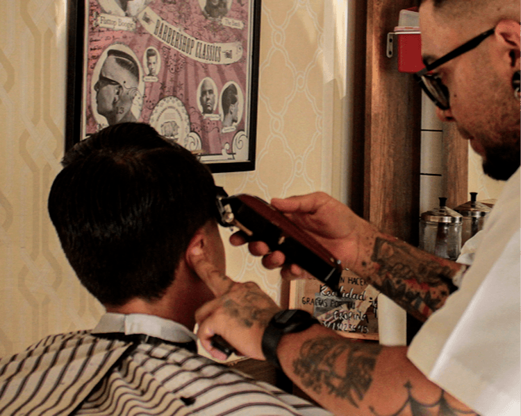 Corte de Cabello, Arreglo de Barba y Limpieza Facial