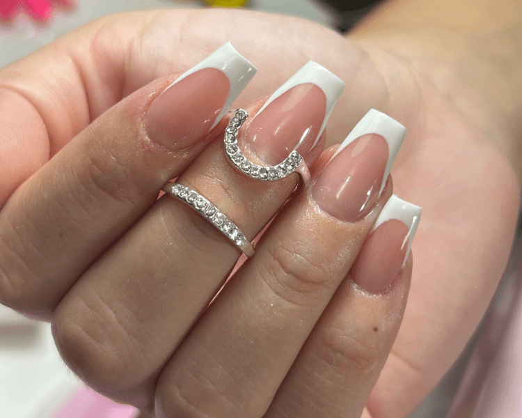 Uñas acrílicas + Frech con semi ( largo n2 )