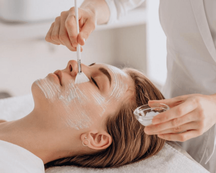 Higiene Profunda + Peeling Cosmetológico rostro, cuello y escote