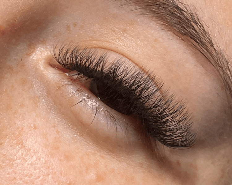 Extensión de pestañas efecto Tecnológico/Volumen