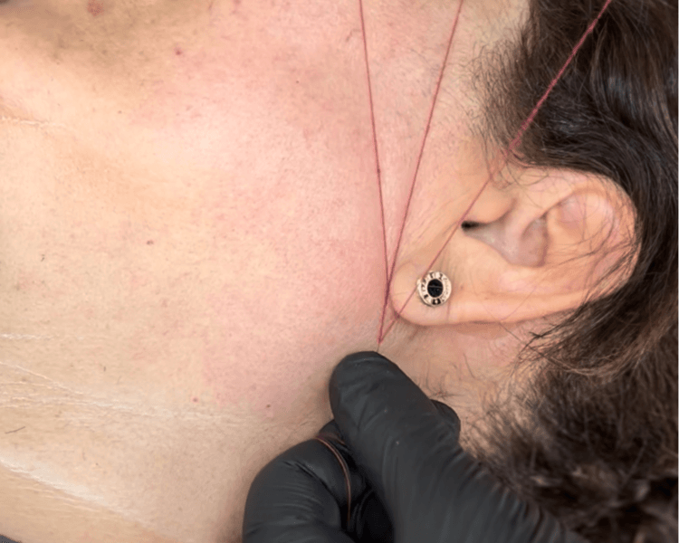 Depilación con hilo ( ceja )