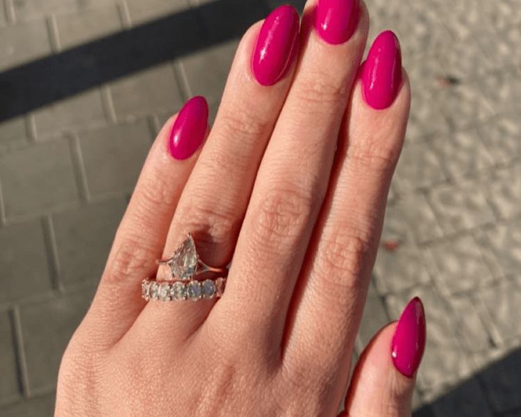 Esmaltado tradicional en manos