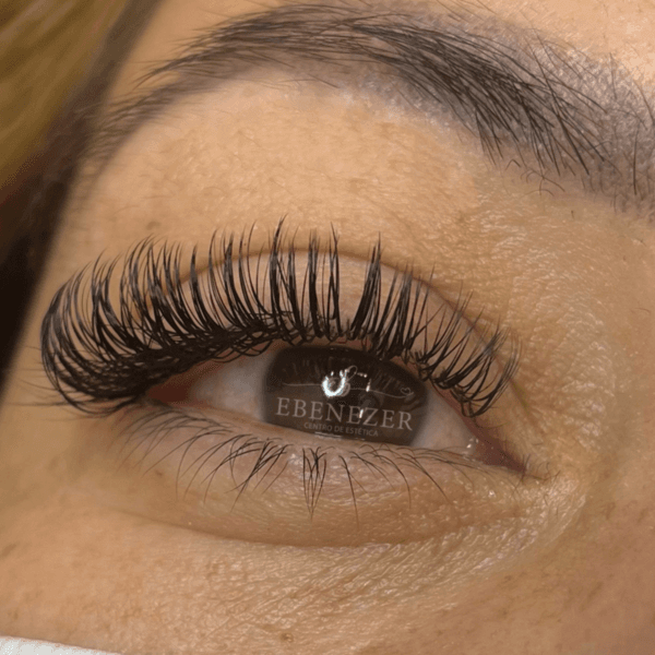 Extensiones de pestañas efecto closed fan