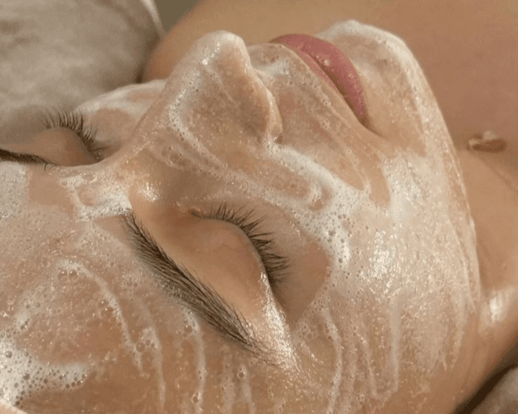 Limpieza facial con Dermaplaning