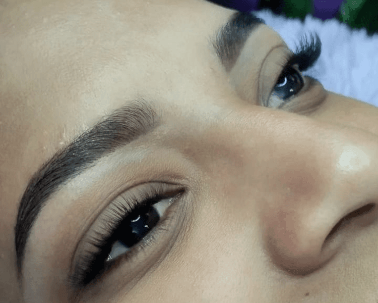 Cejas pigmentadas