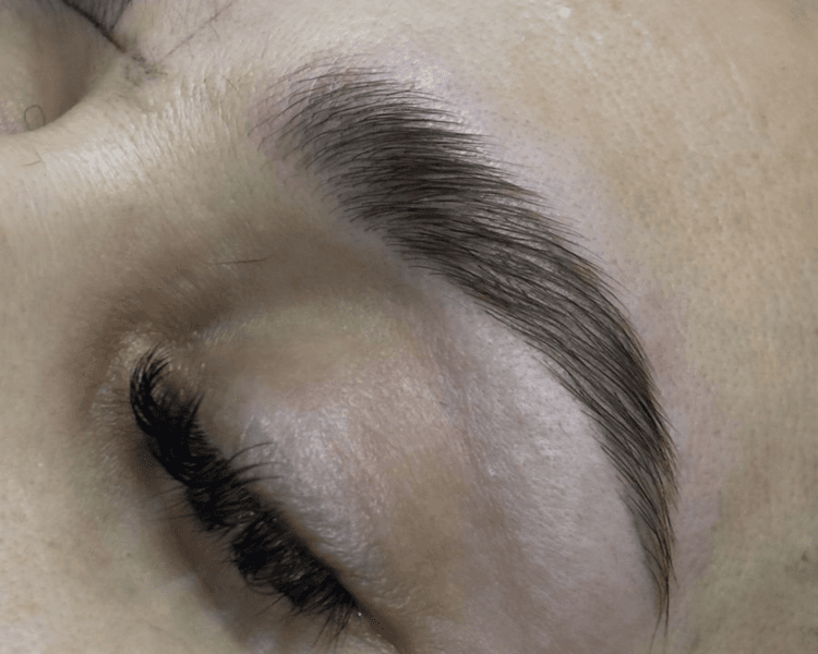 Depilación de Cejas con Hilo