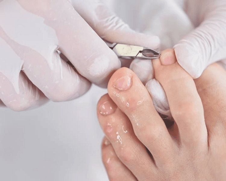 Pedicura Spa + Gelish (1 a 3 tonos)