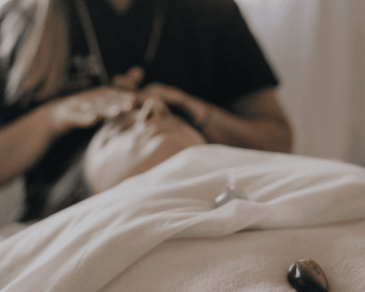 Masaje cráneo facial