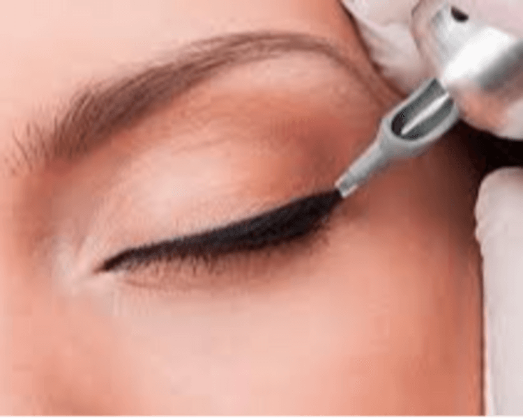 DERMOPIGMENTACION: DELINEADO DE PARPADOS SUPERIOR