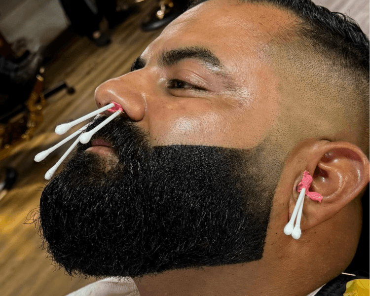 DEPILACION CON CERA EN NARIZ Y OIDOS