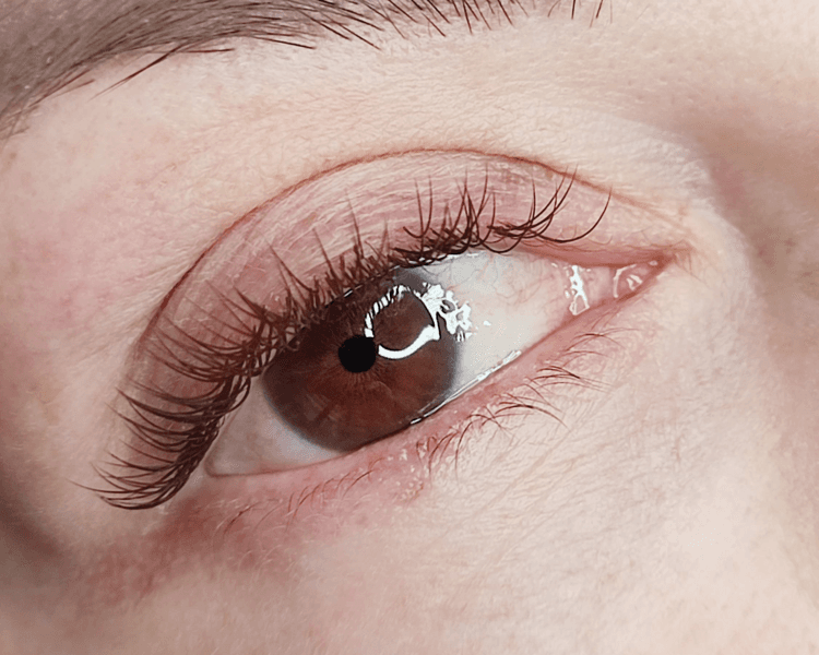 Extensiones de pestañas clásicas