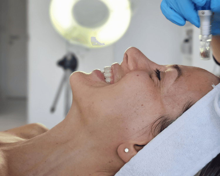 LIMPIEZA+FC-LIFT (FACTORES DE CRECIMIENTO EN ROSTRO+PAPADA+CUELLO+ESCOTE)