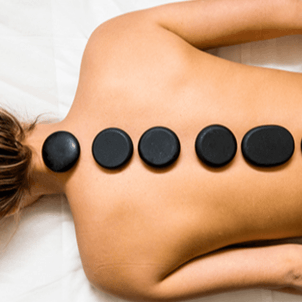 Masaje con piedras calientes