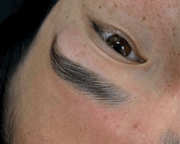 (PROMOCIÓN) Laminado de Cejas + Diseño, Perfilado con cera y Tinte de Cejas (Depilación de bozo GRATIS)