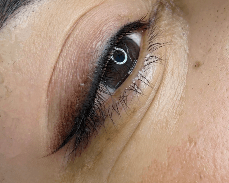 Delineado de Ojos Primera Sesion Por Staff