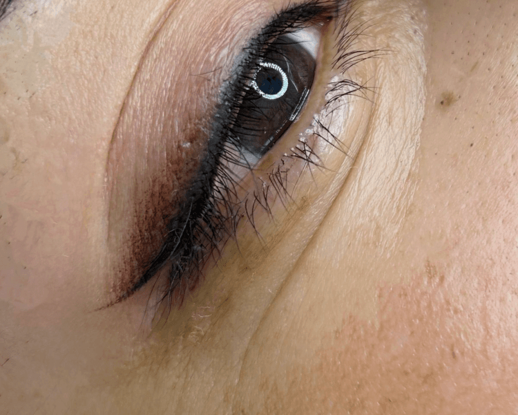 Delineado de Ojos Segunda sesion Por Staff