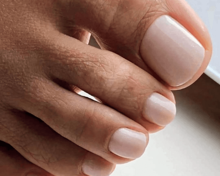 Pedicure esmaltado tradicional