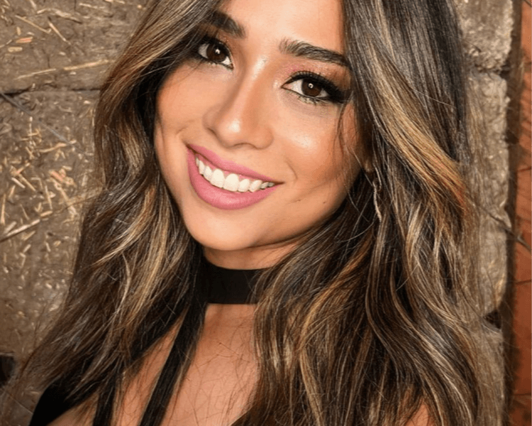 MORENA ILUMINADA CABELLO MEDIO