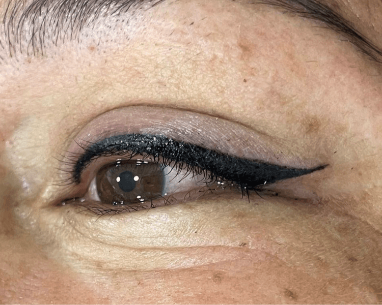 Delineado de párpados (Cat Eyes)