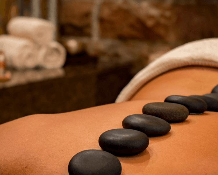 Masaje Relajación + Piedras Calientes o Pistola Masajeadora 30 min