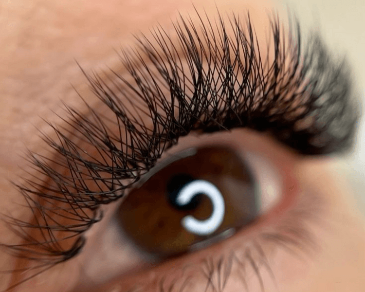 Extensiones de pestañas volumen tecnológico 5D