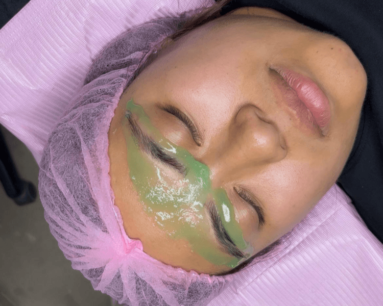 Depilaciรณn de ceja con cera