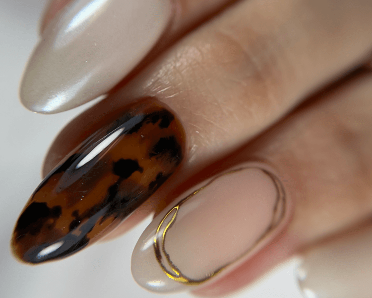 Manicura rusa uña larga