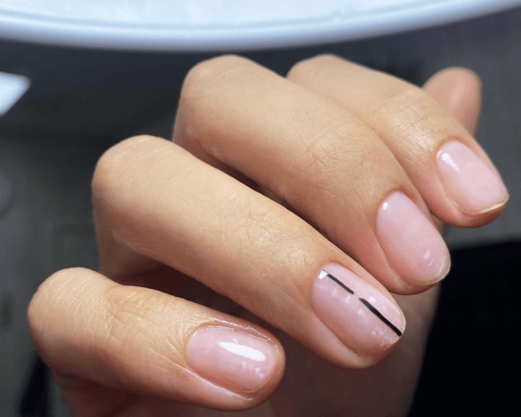 MANICURE DECORACION ADICIONAL POR UÑA (despues del servicio de manicure tradicional, semipermanente o permanente)