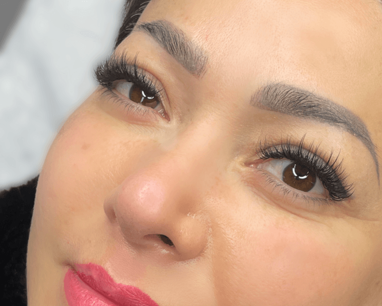 Extensiones de pestañas efecto Wispy